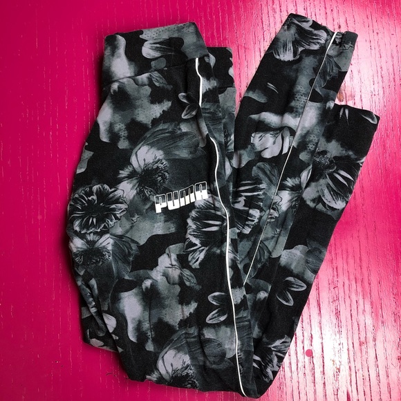 Puma Pants - ✨3/$15 SALE, Puma Floral Black and Gray Leggings✨